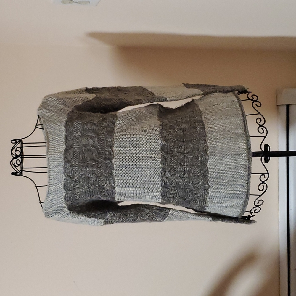 M. Rena gray acrylic sweater size S